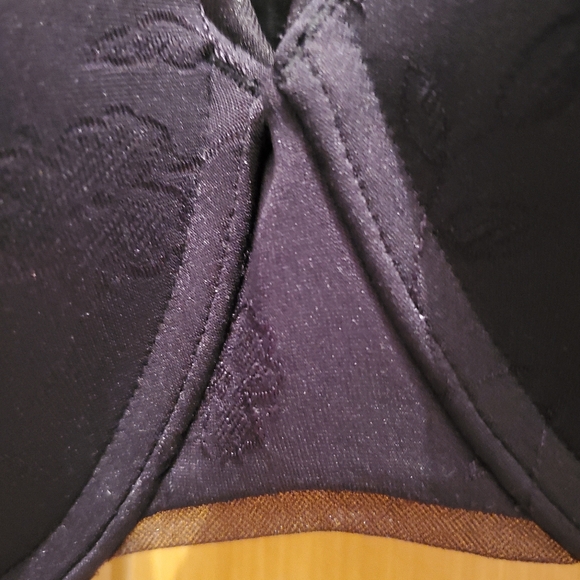 Bra 38D NWOT vanity fair black underwire lightly padded - Picture 5 of 6